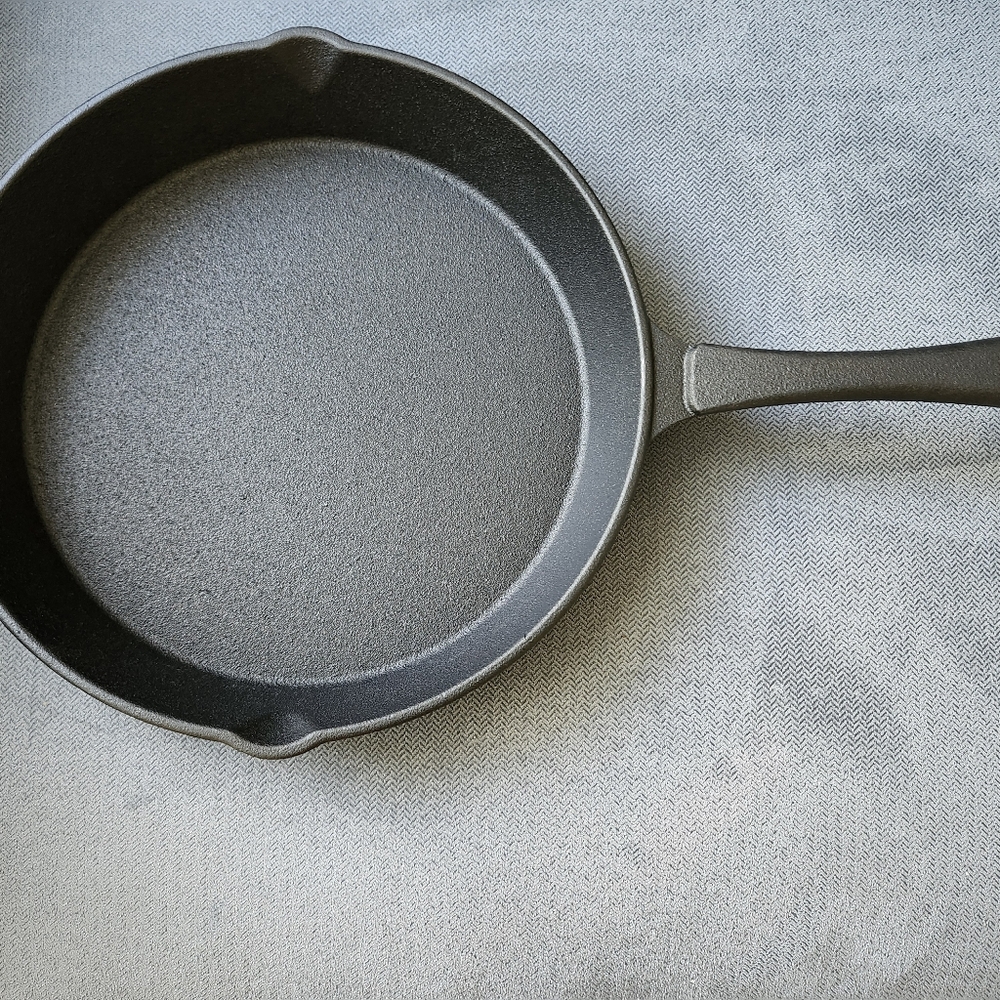 John Wayne Cast Iron Skillet - Picture 3 of 3